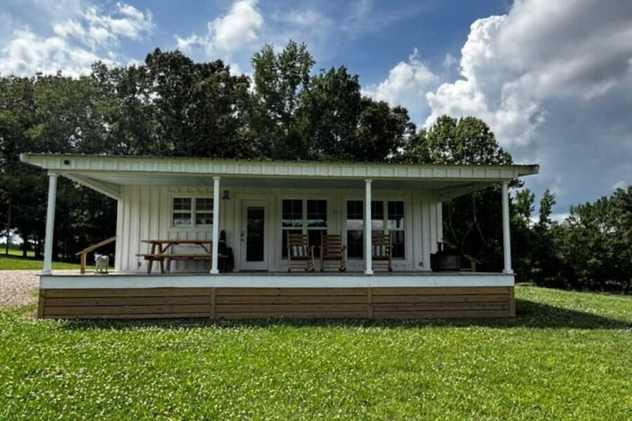 Adorable 2-Bedroom Farmhouse