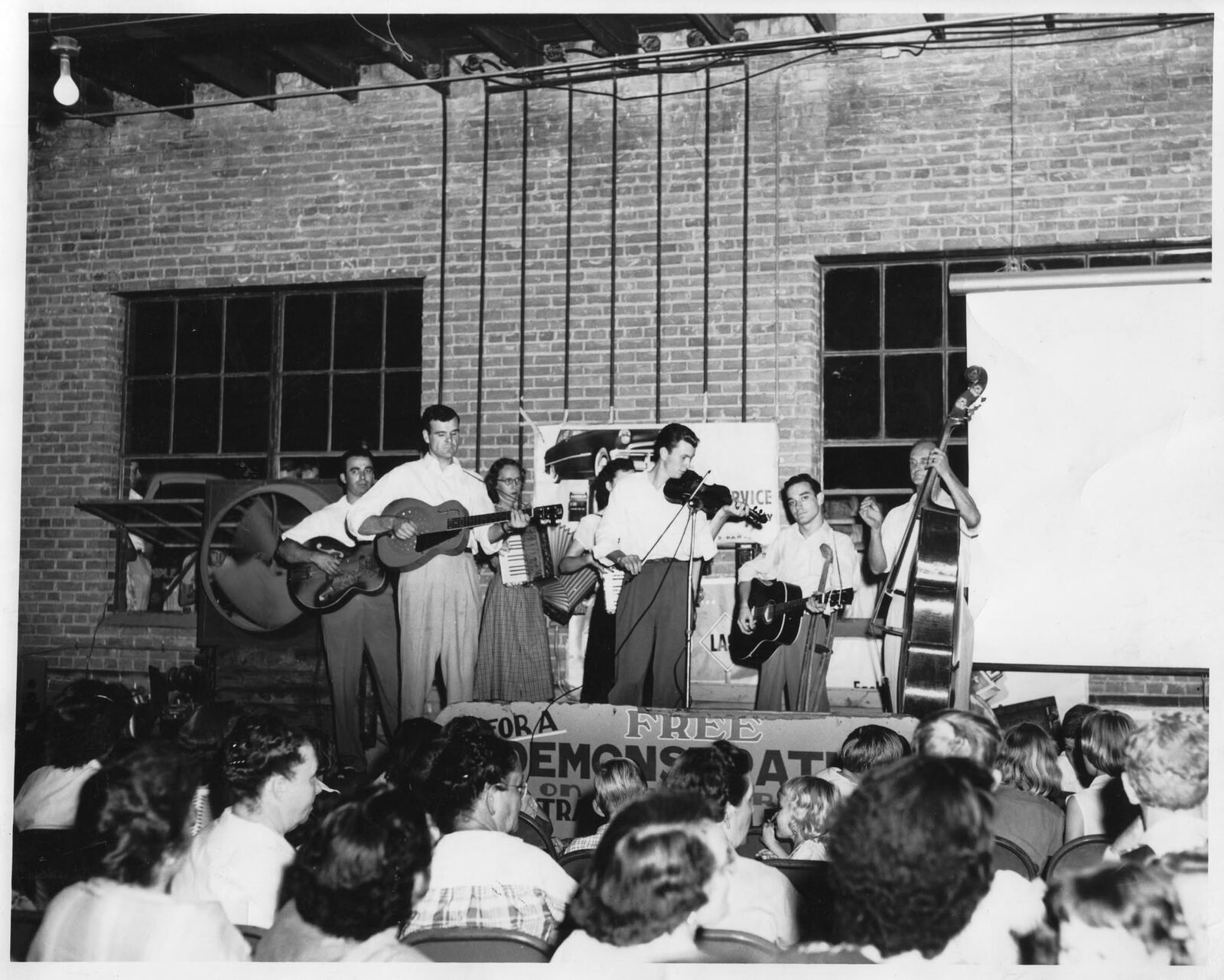 A crowd at a 1940s Latta Jamboree in Selmer